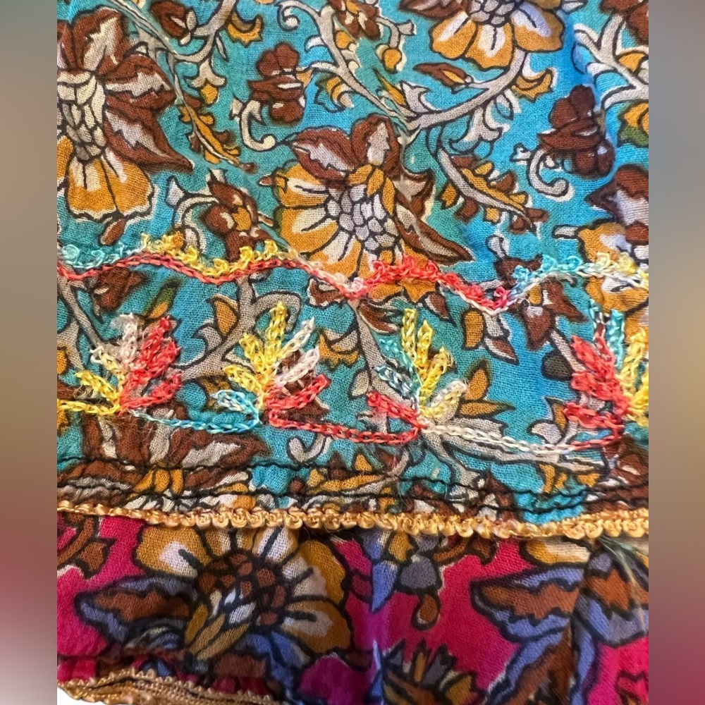 Awsome Boho Style Print With Embroidery Blouse 42” Chest , 36” Shoulder - Picture 3 of 3